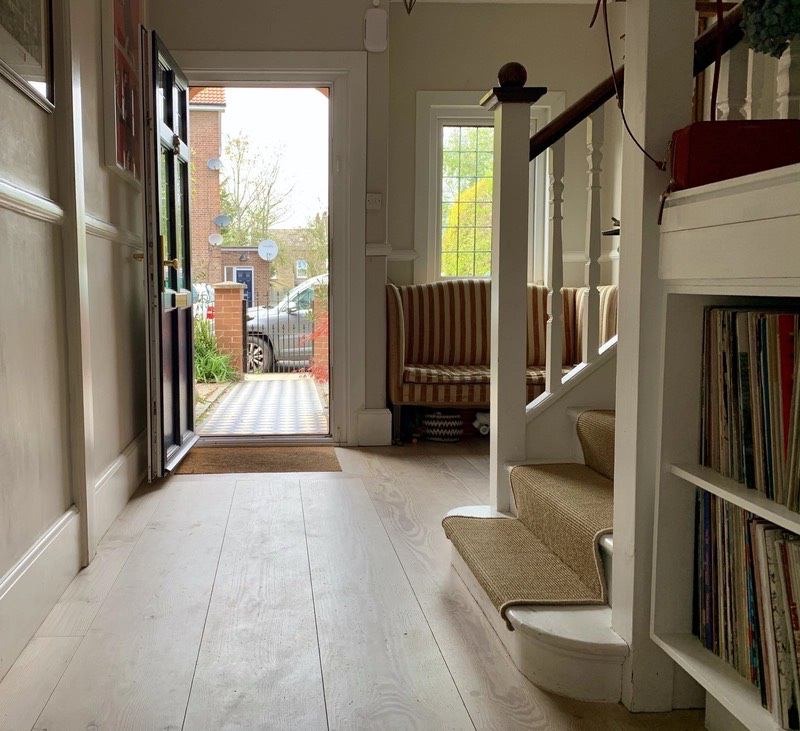 Room Barrow Road in Greater London