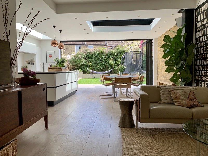 Room Barrow Road in Greater London