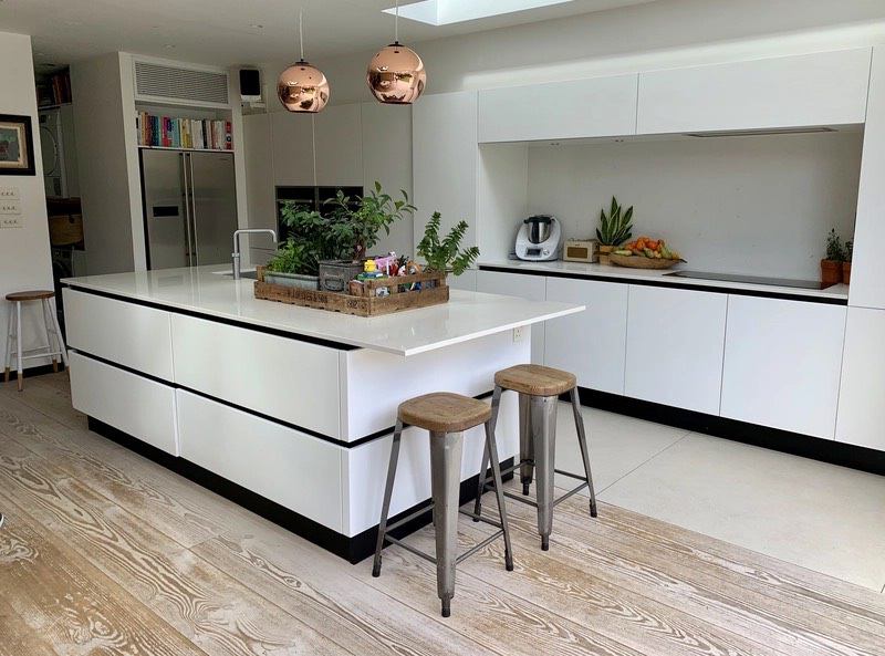 Room Barrow Road in Greater London
