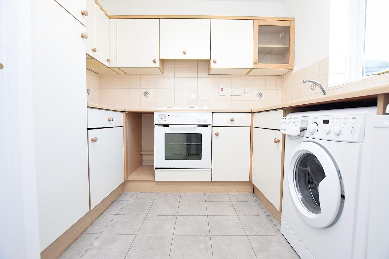 Flat Sparks Close in Greater London