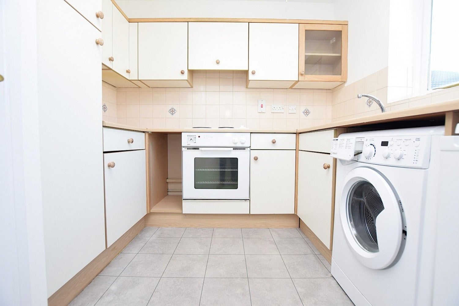 Flat Sparks Close in Greater London