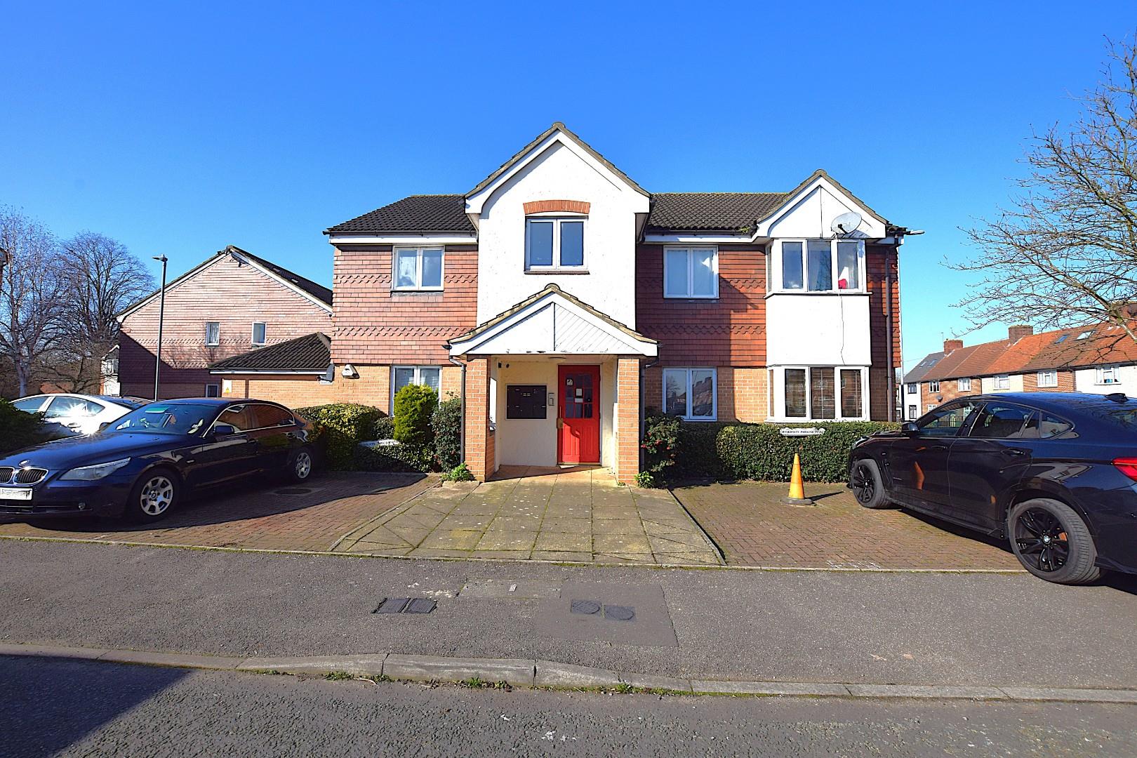 Flat Sparks Close in Greater London
