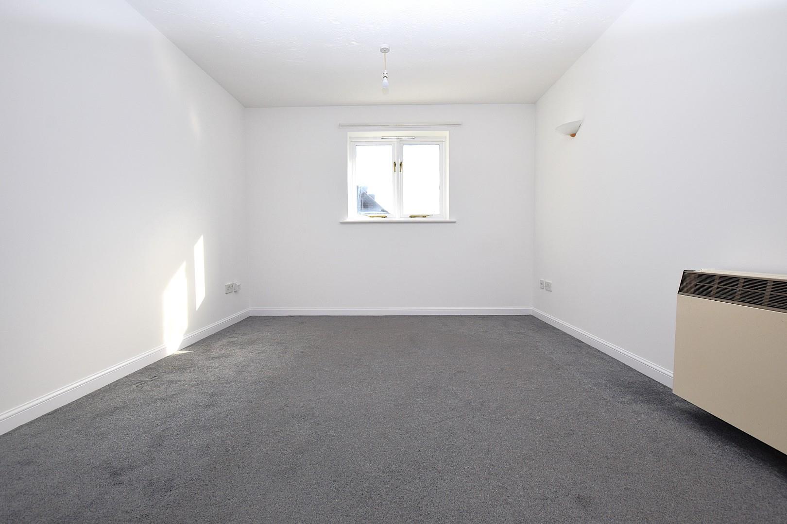 Flat Sparks Close in Greater London