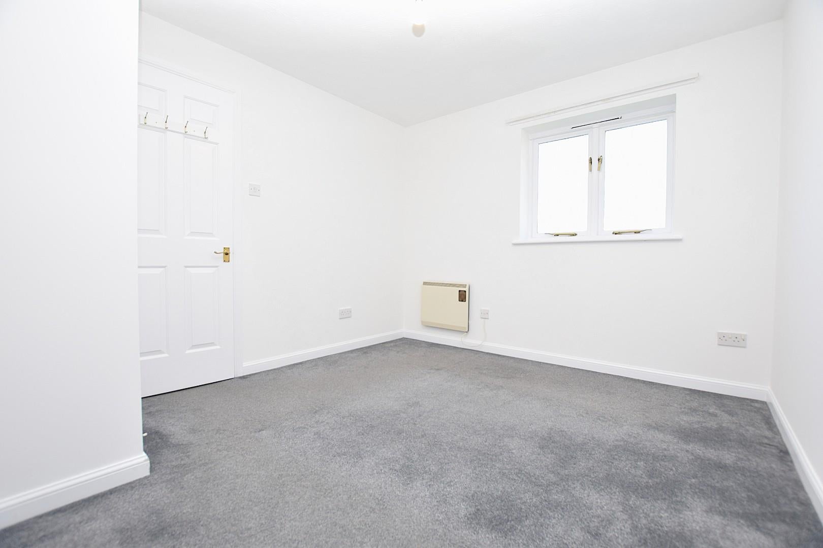 Flat Sparks Close in Greater London