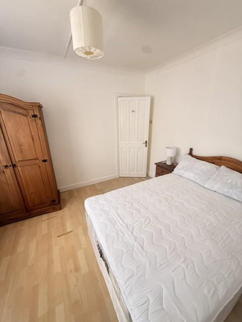 Flat Grove Road in Greater London