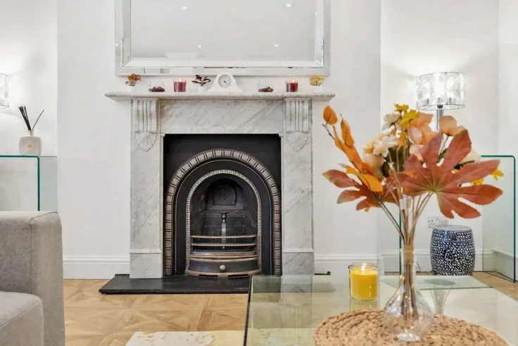 Flat Challoner Crescent in Greater London
