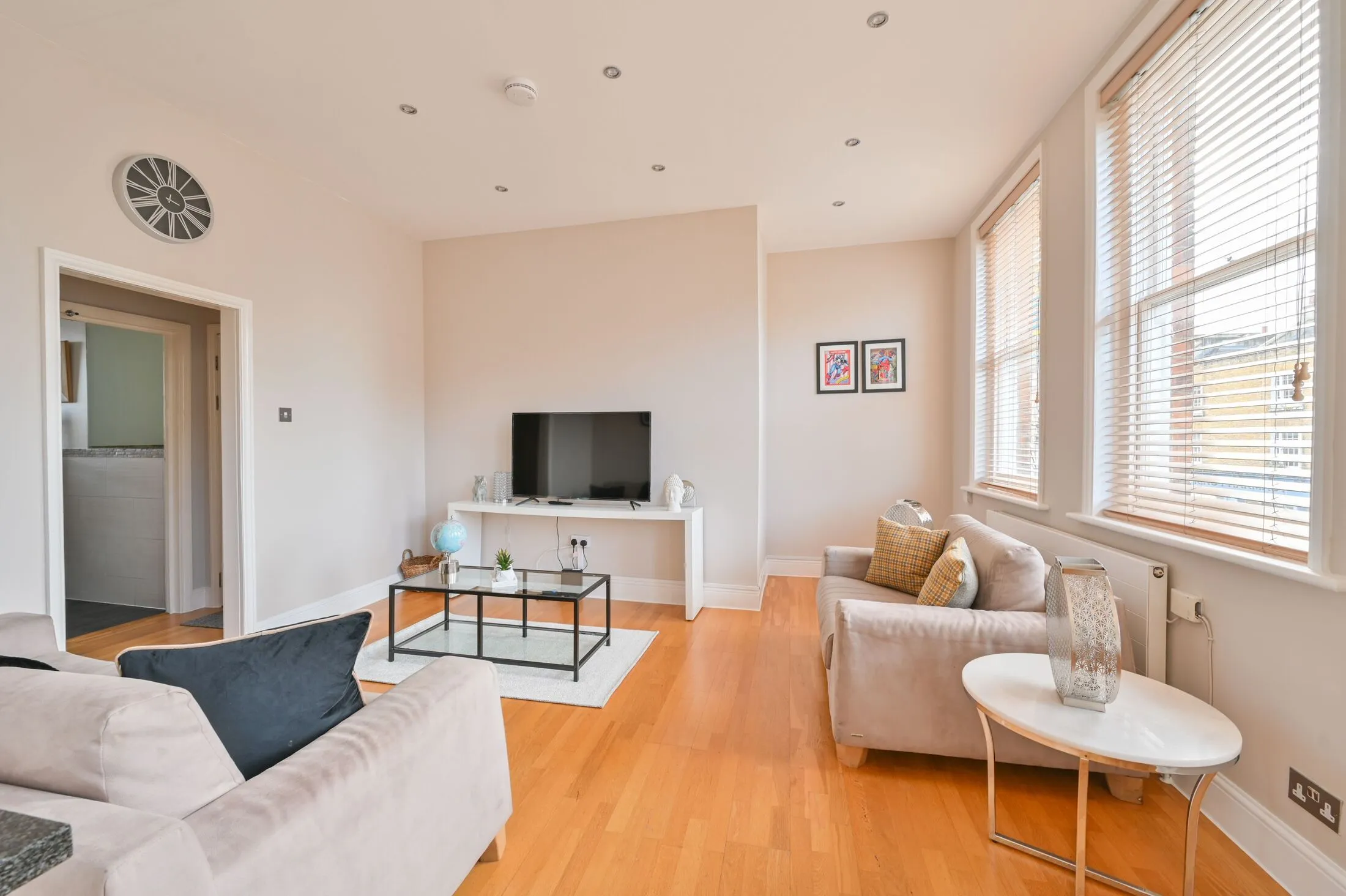 Flat Hoxton Street in Greater London