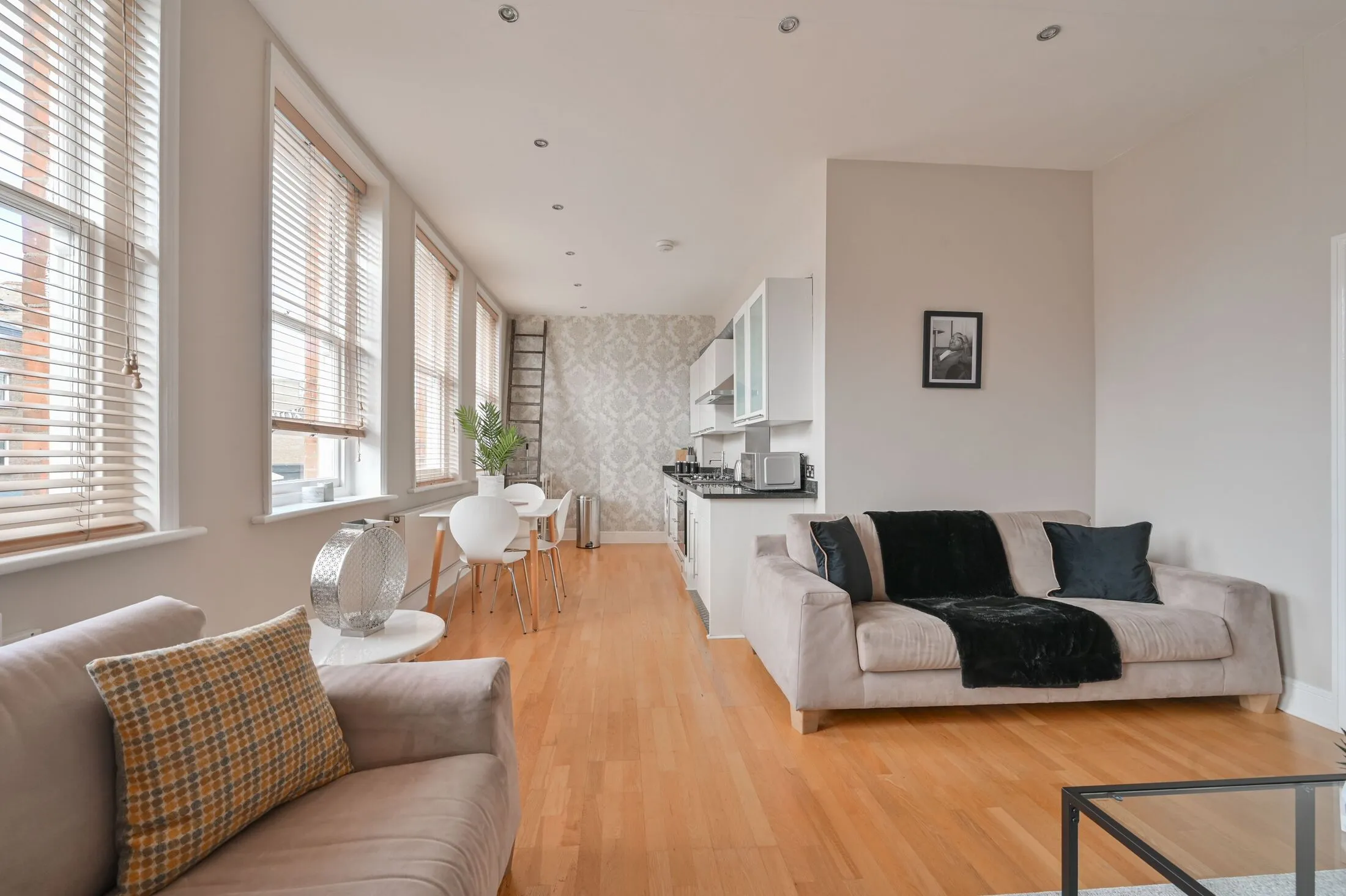 Flat Hoxton Street in Greater London