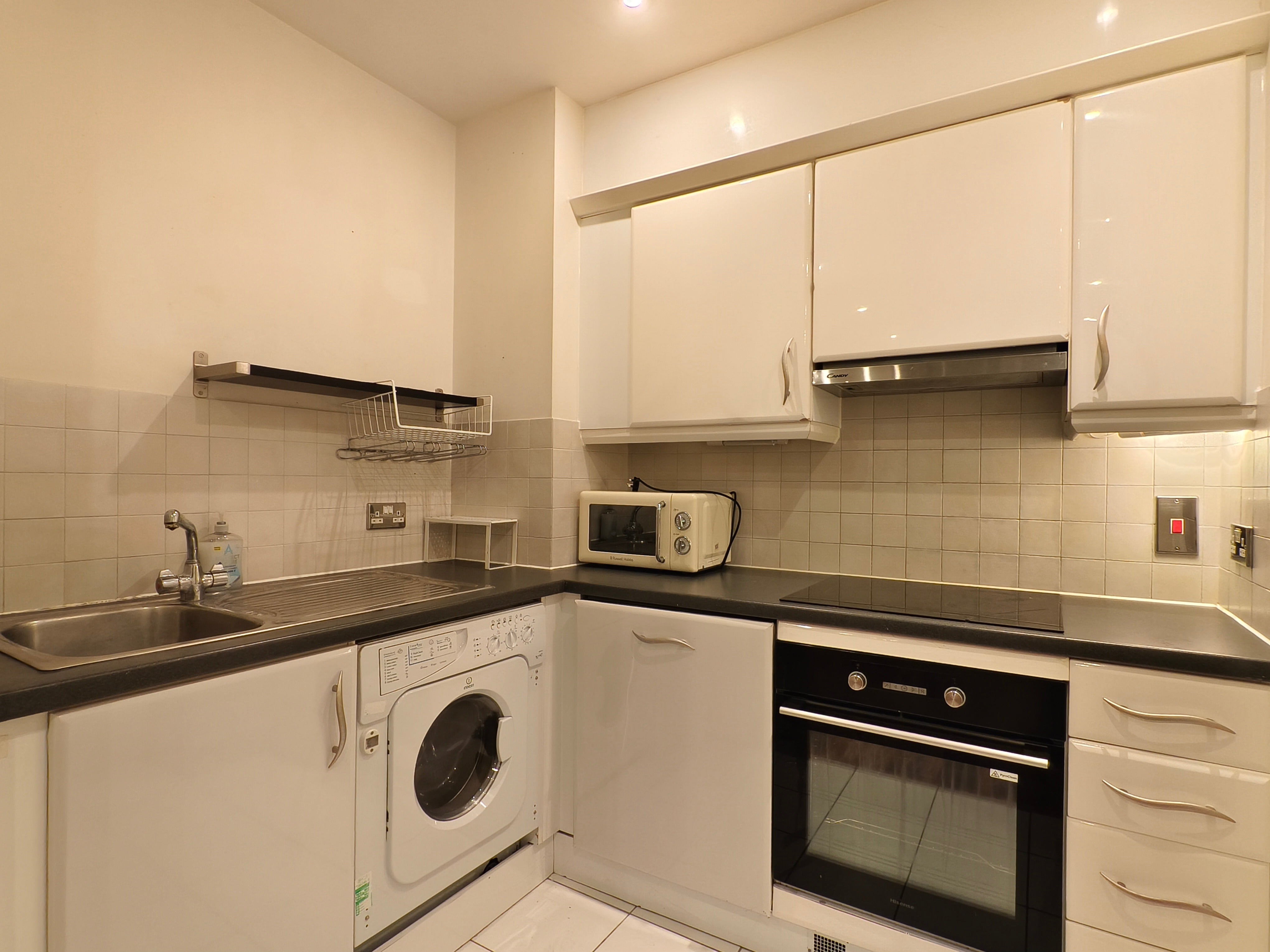 Flat Gerry Raffles Square in Greater London