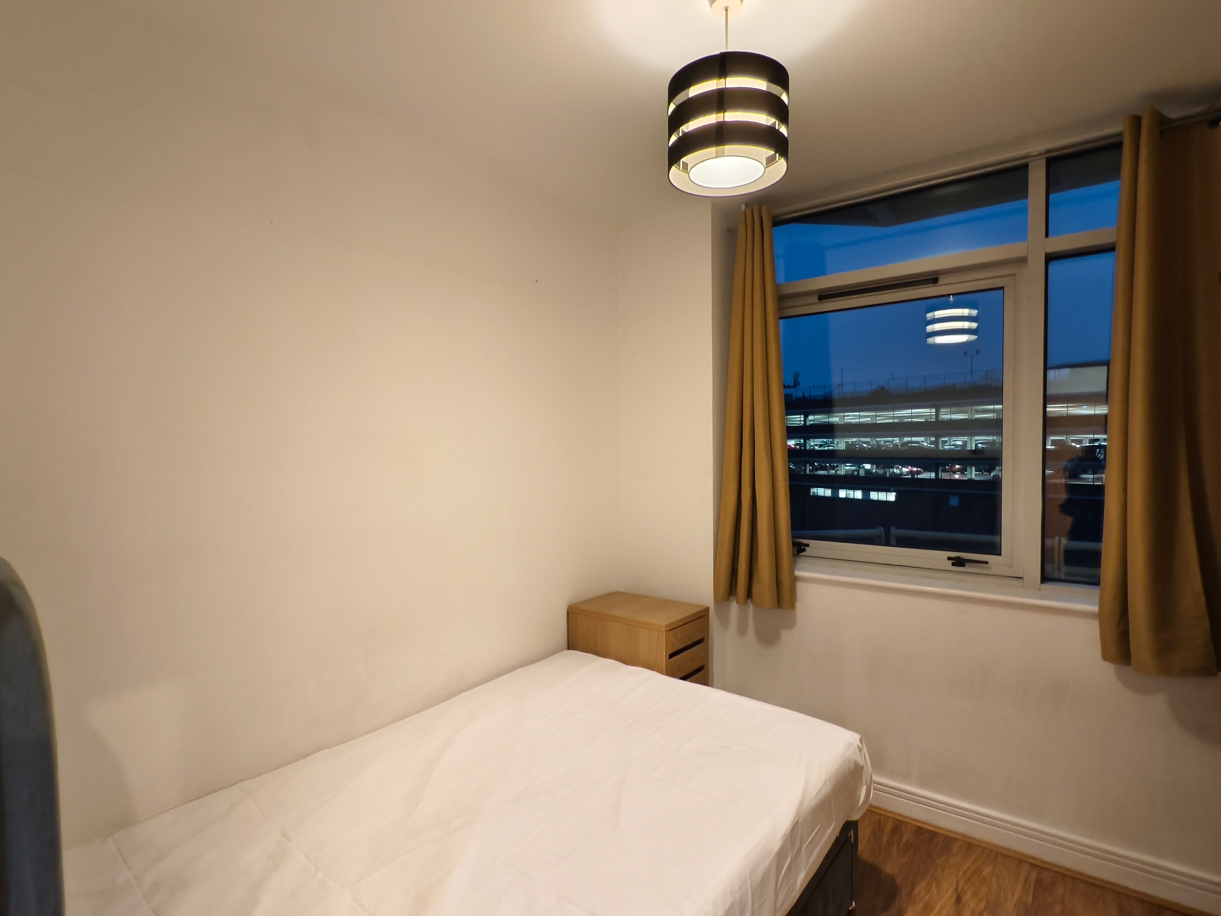 Flat Gerry Raffles Square in Greater London