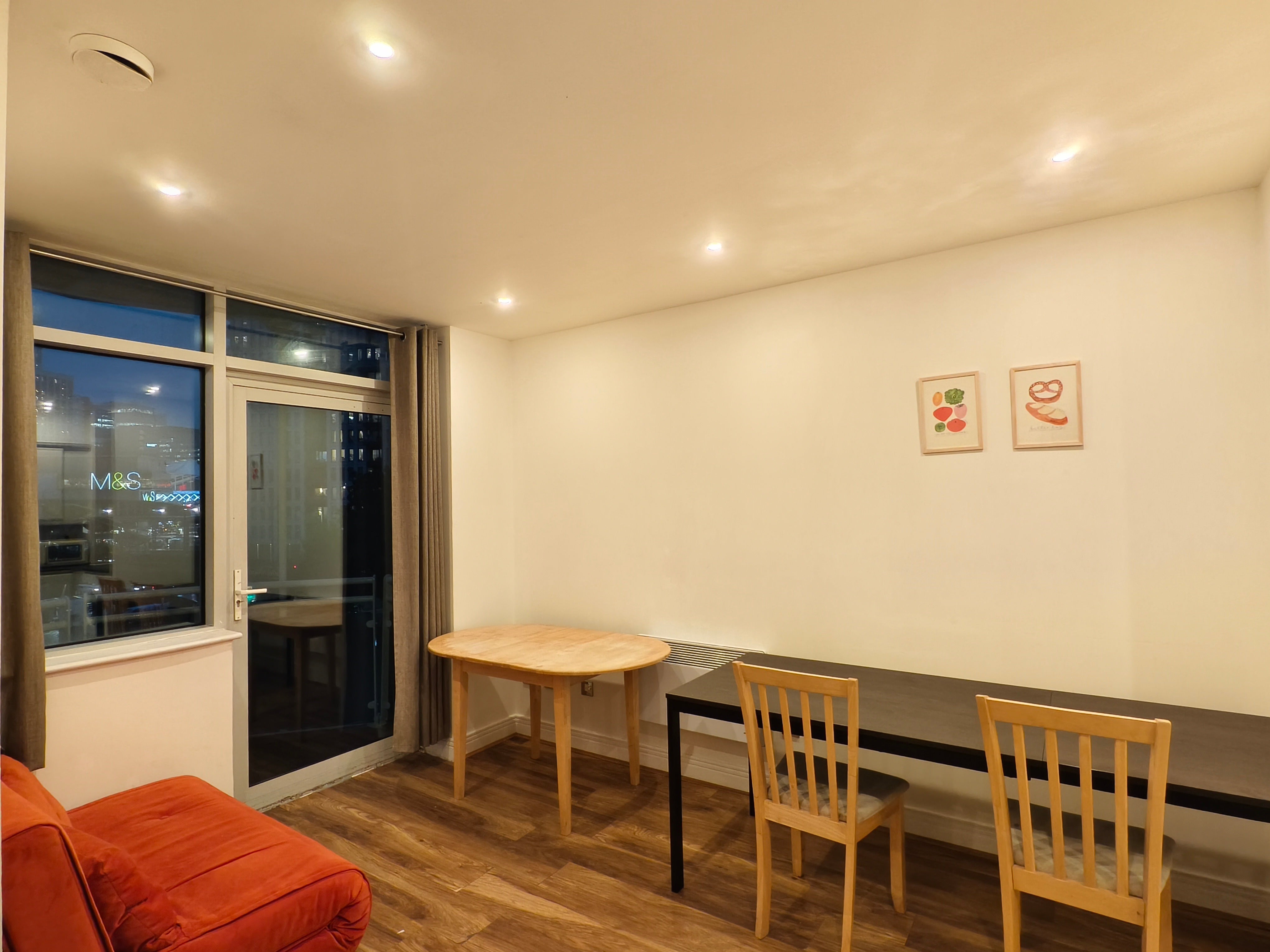 Flat Gerry Raffles Square in Greater London