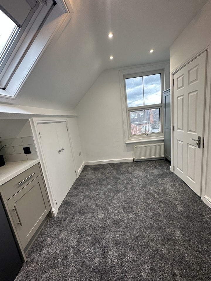Room Winstanley Road in Wellingborough