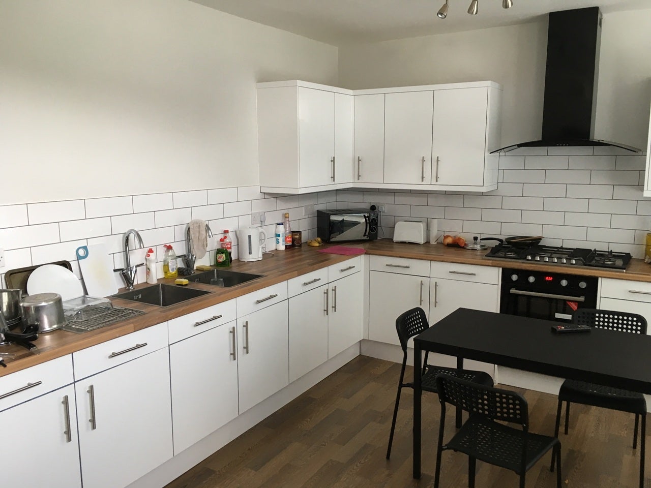 Room Winstanley Road in Wellingborough