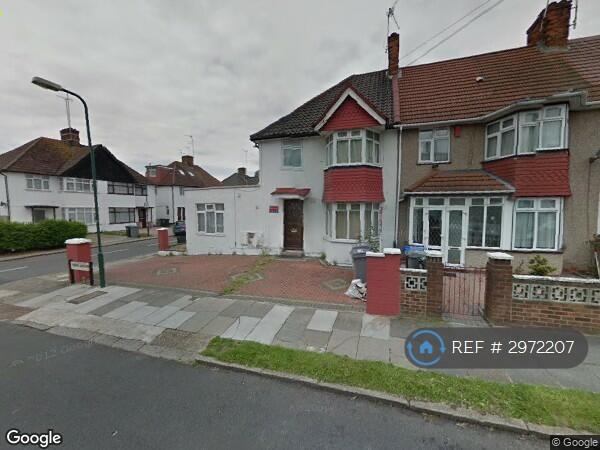 Flat Tring Avenue in Greater London