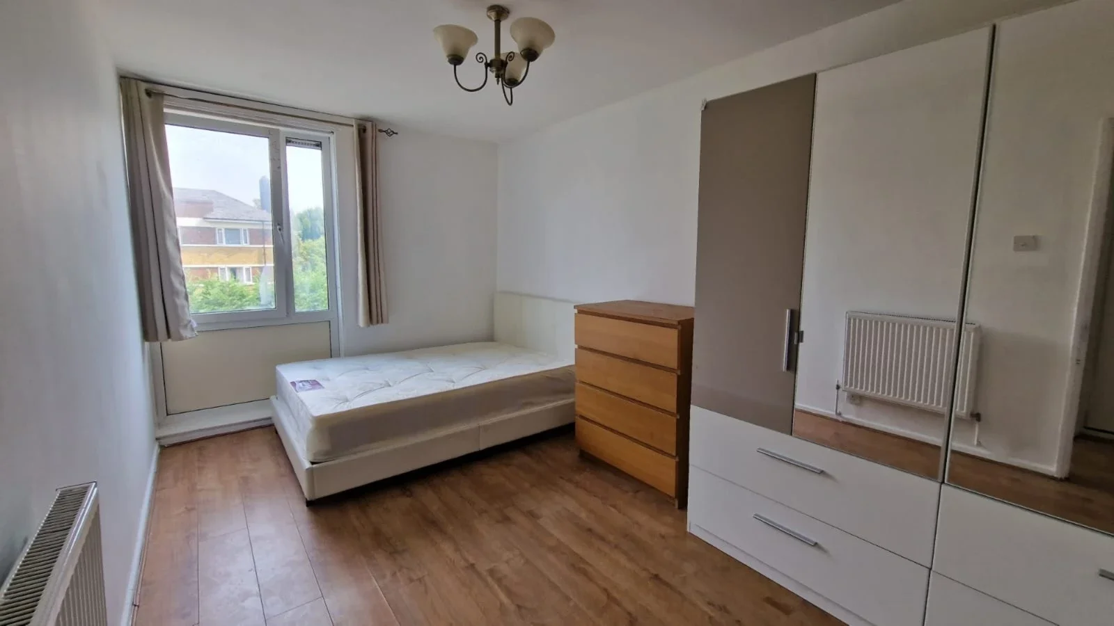 Room Hitchin Square in London