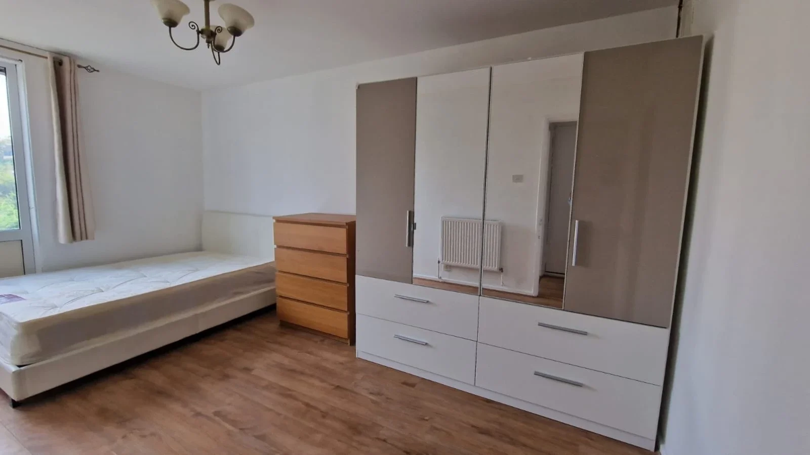 Room Hitchin Square in London