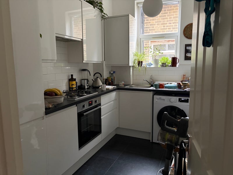 Room Colyton Road in Greater London