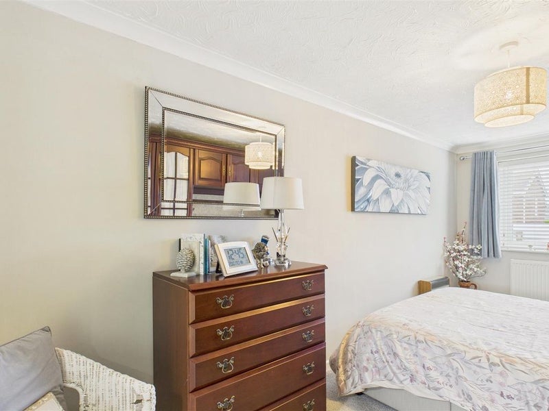 Room Ladock Close in Sunderland