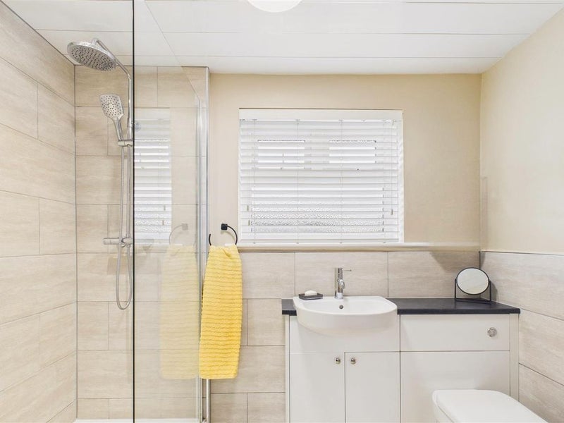 Room Ladock Close in Sunderland