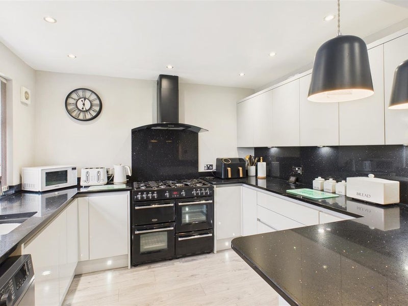 Room Ladock Close in Sunderland