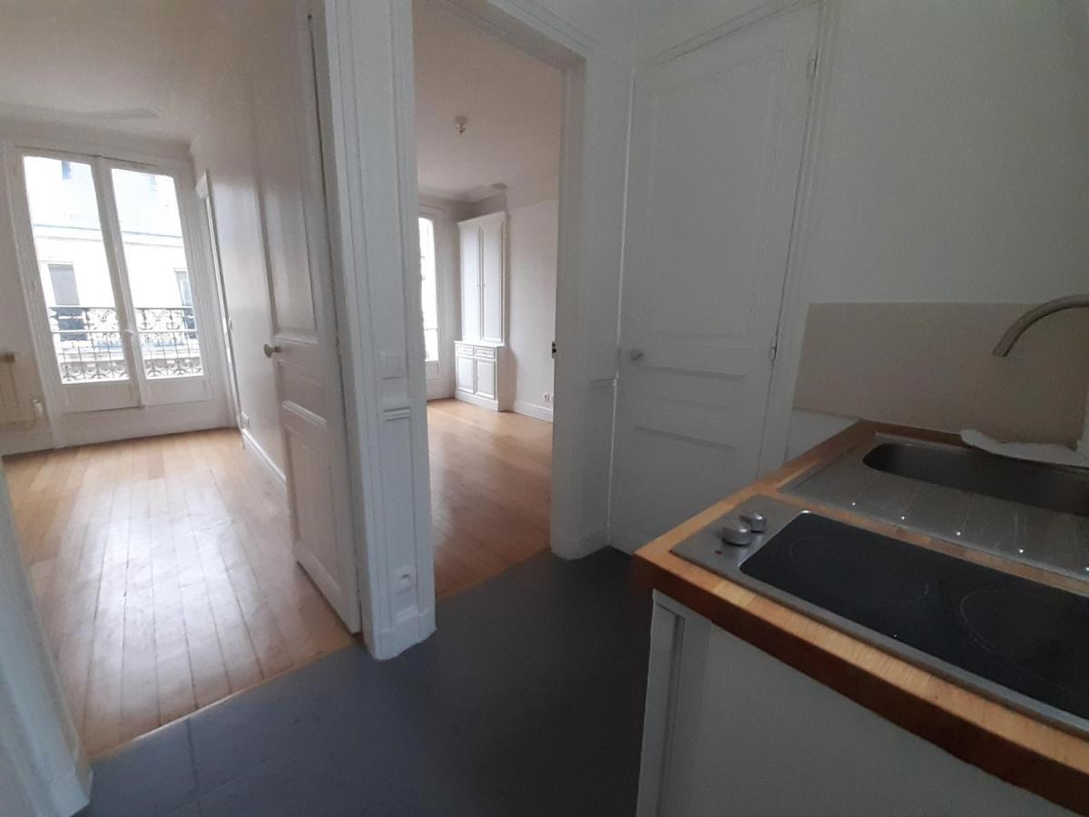 Flat Rue Alfred de Vigny in Paris