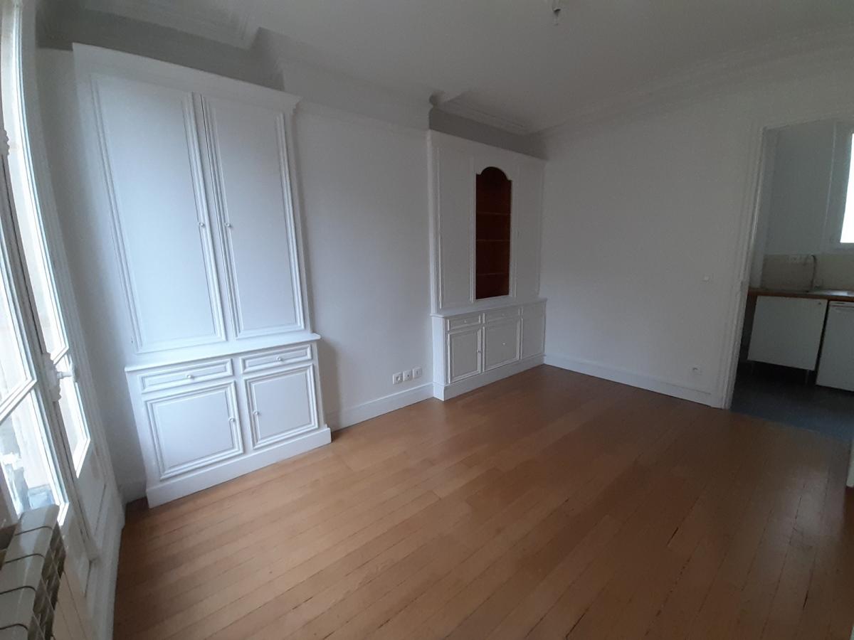 Flat Rue Alfred de Vigny in Paris