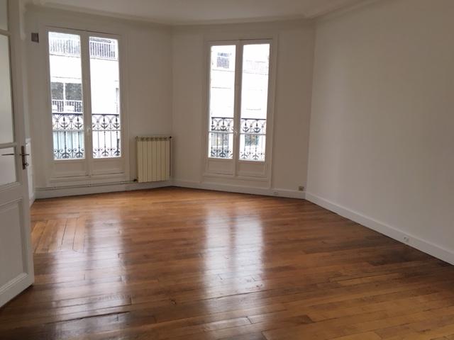 Flat Rue Alfred de Vigny in Paris