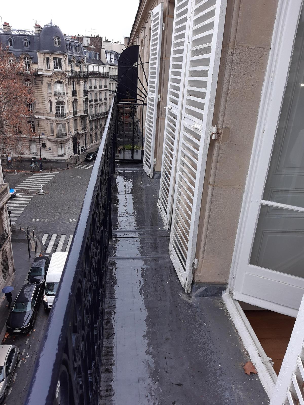 Flat Rue Alfred de Vigny in Paris