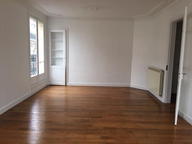 Flat Rue Alfred de Vigny in Paris