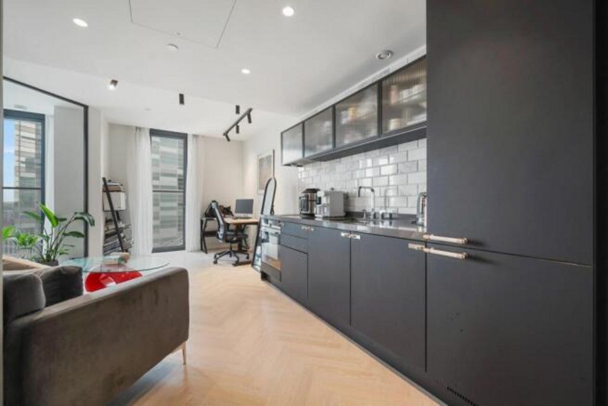 Flat Crown Place in City of London