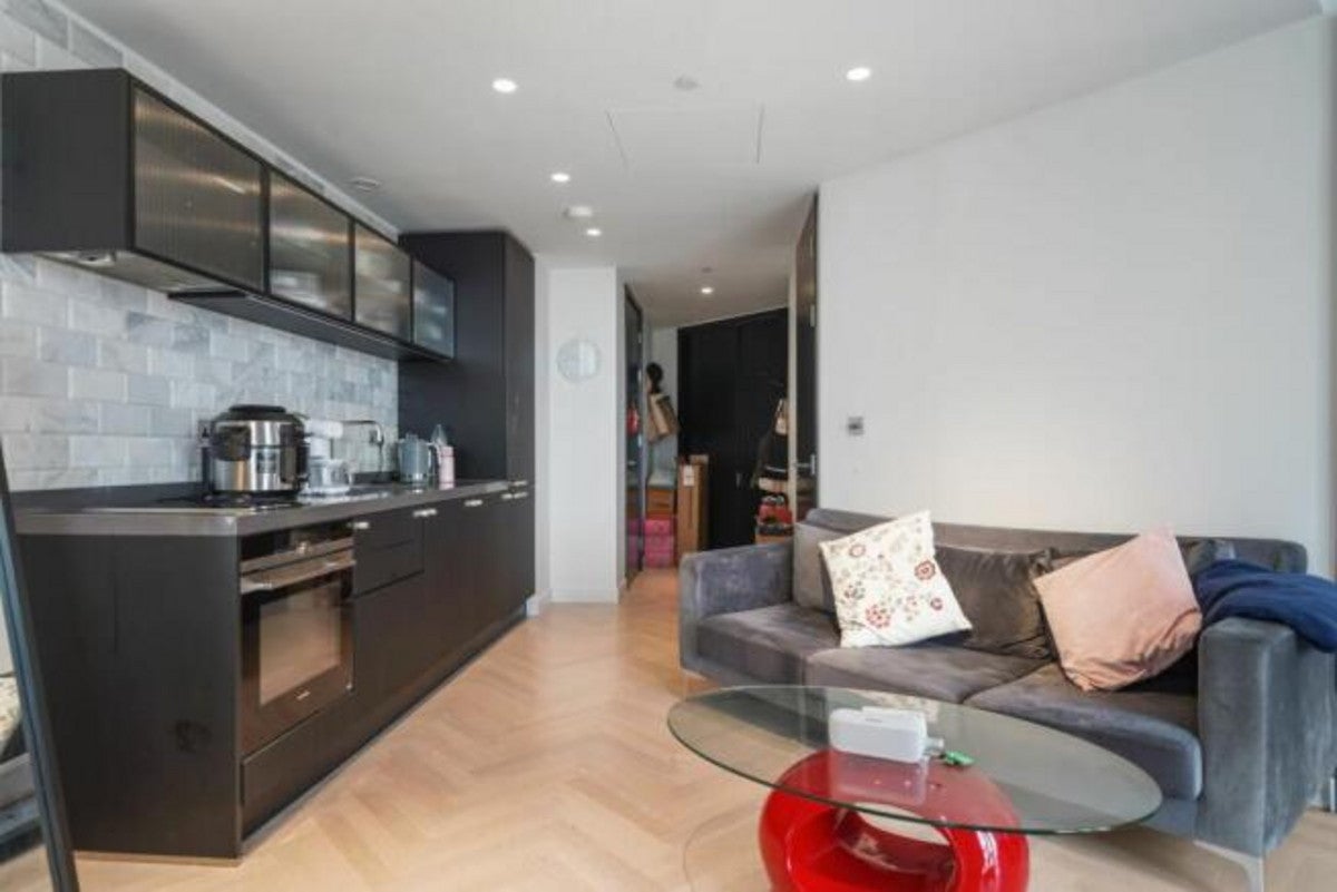 Flat Crown Place in City of London
