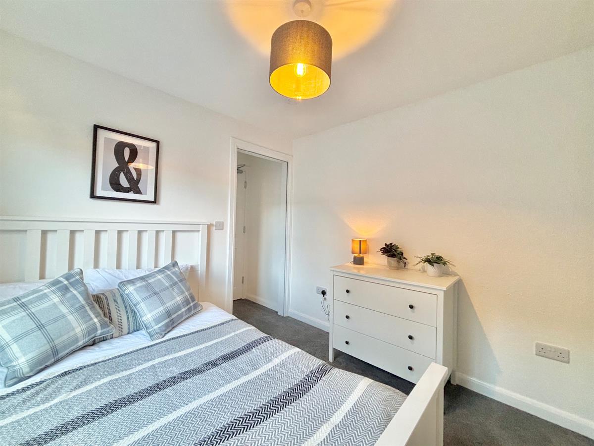 Room Hawes Court in Sunderland