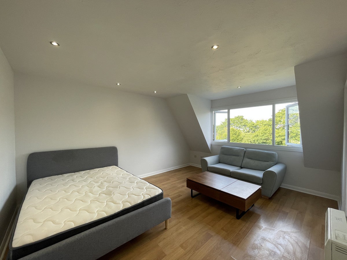 Flat Abbeyfields Close in Greater London