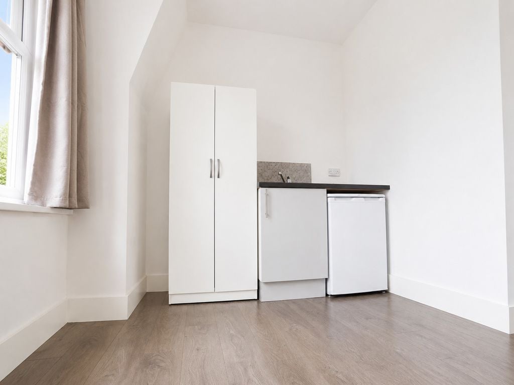 Room Falkland Road in Greater London