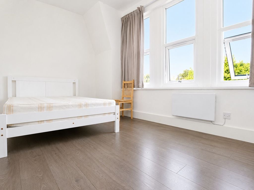 Room Falkland Road in Greater London