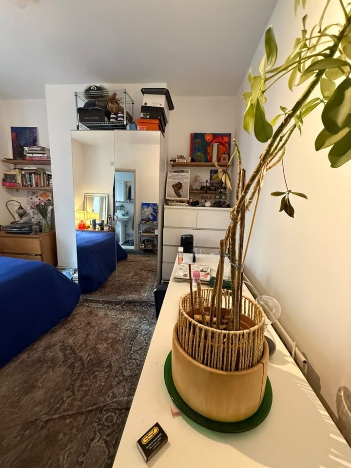 Room Bush Road in Greater London