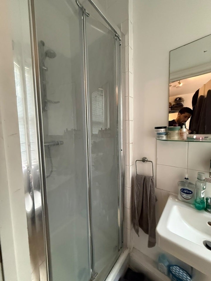 Room Bush Road in Greater London