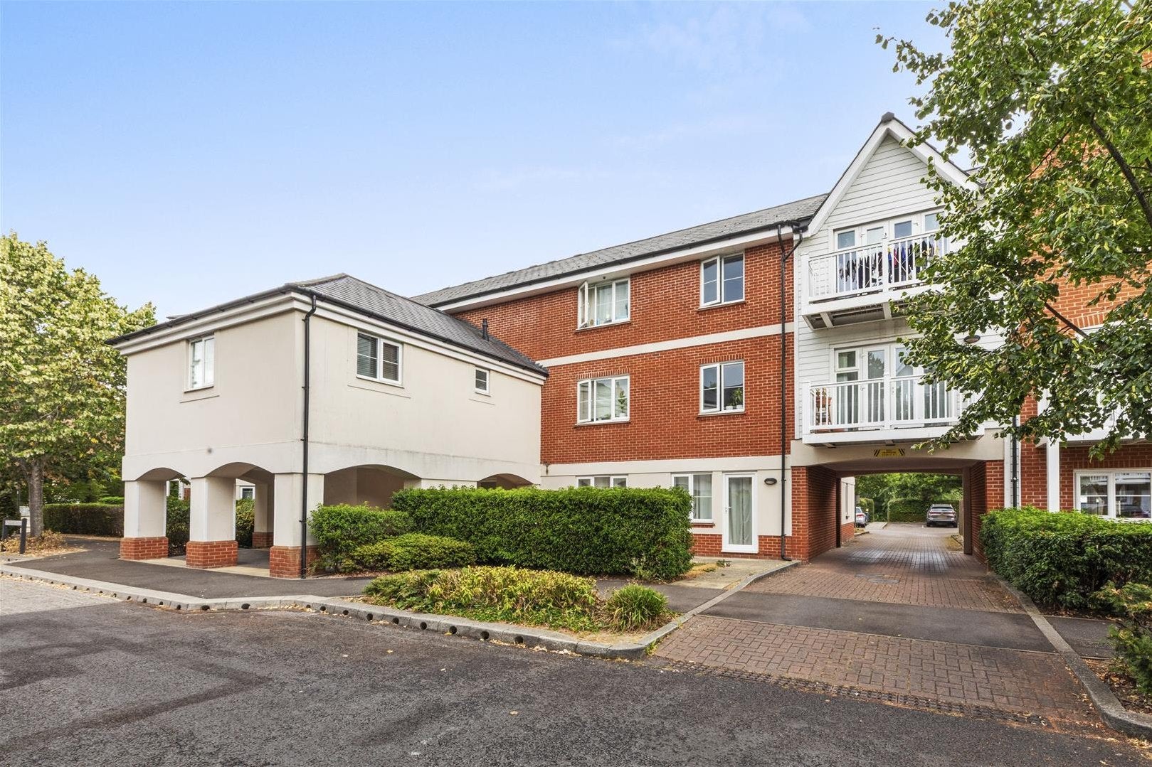 Flat Chequers Avenue in High Wycombe Community Board