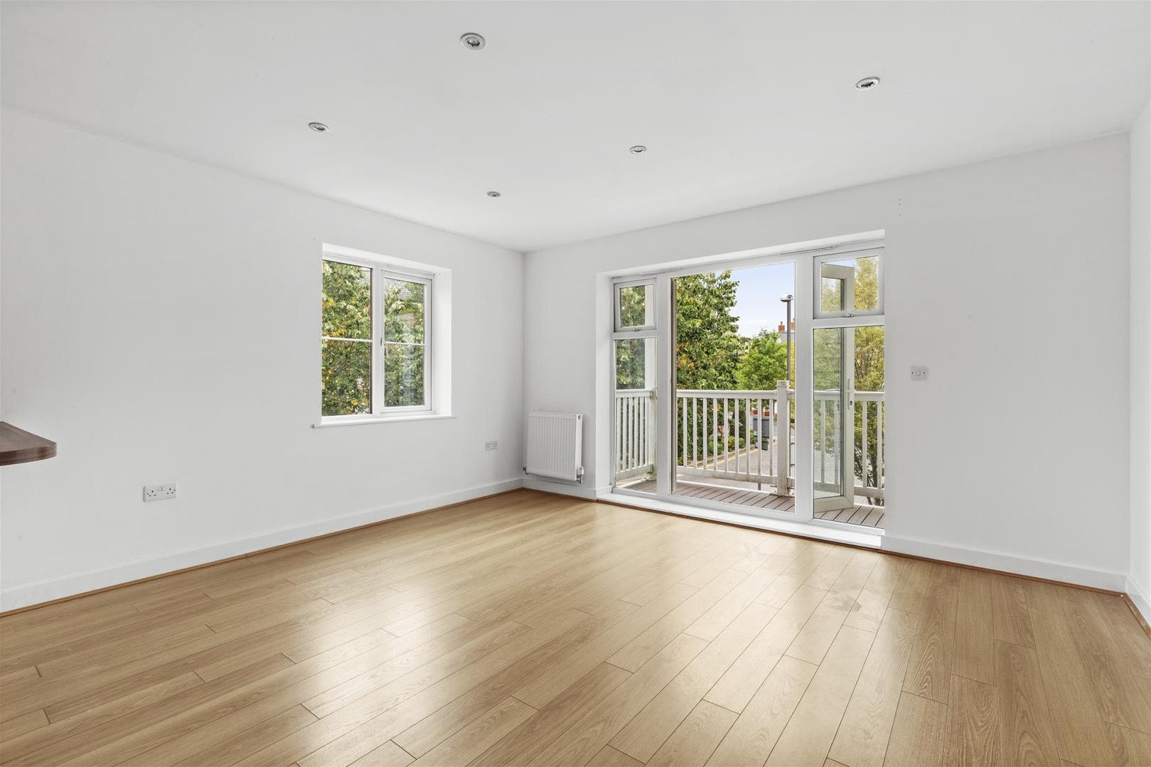 Flat Chequers Avenue in High Wycombe Community Board