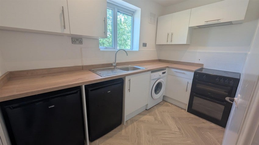 Flat Acacia Road in Royal Leamington Spa