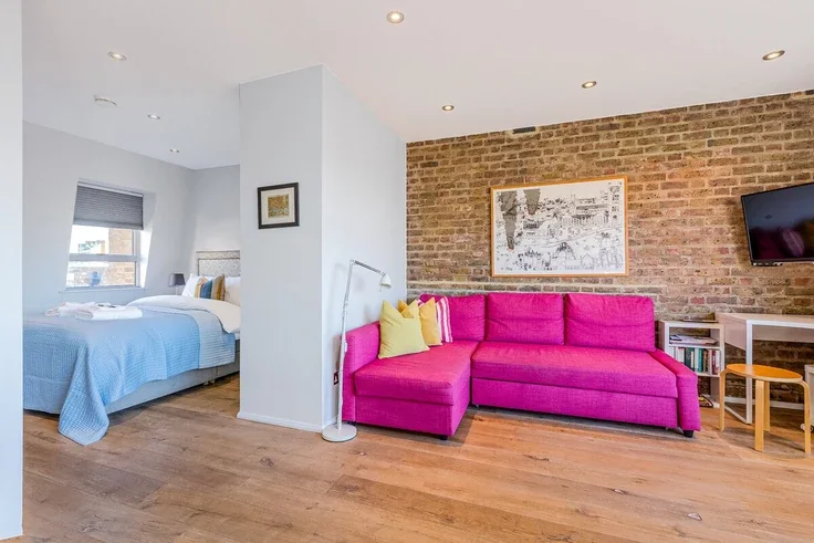 Flat Turner Street in Greater London
