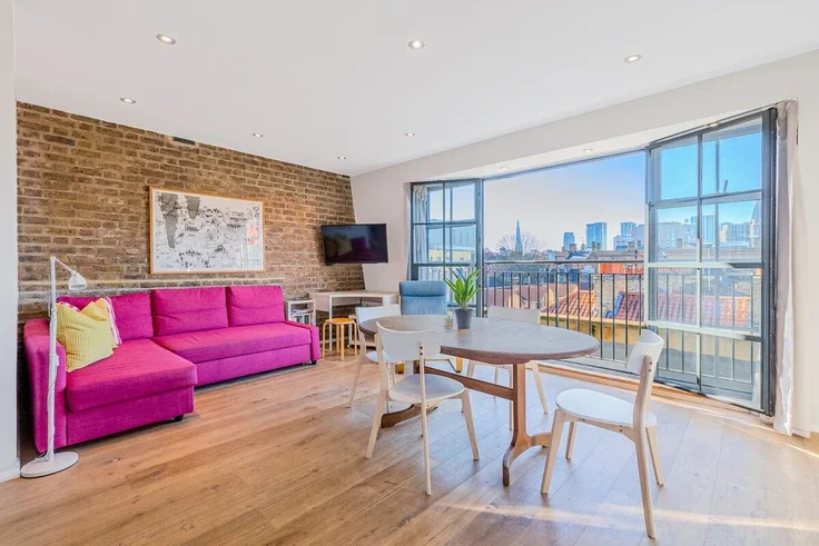 Flat Turner Street in Greater London