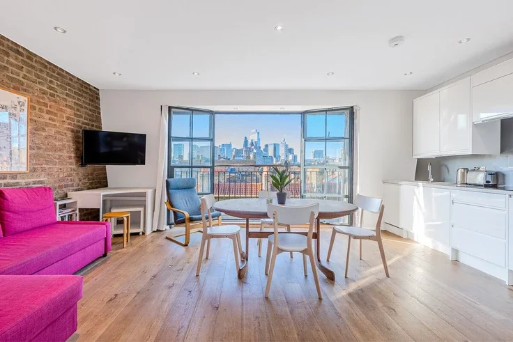 Flat Turner Street in Greater London