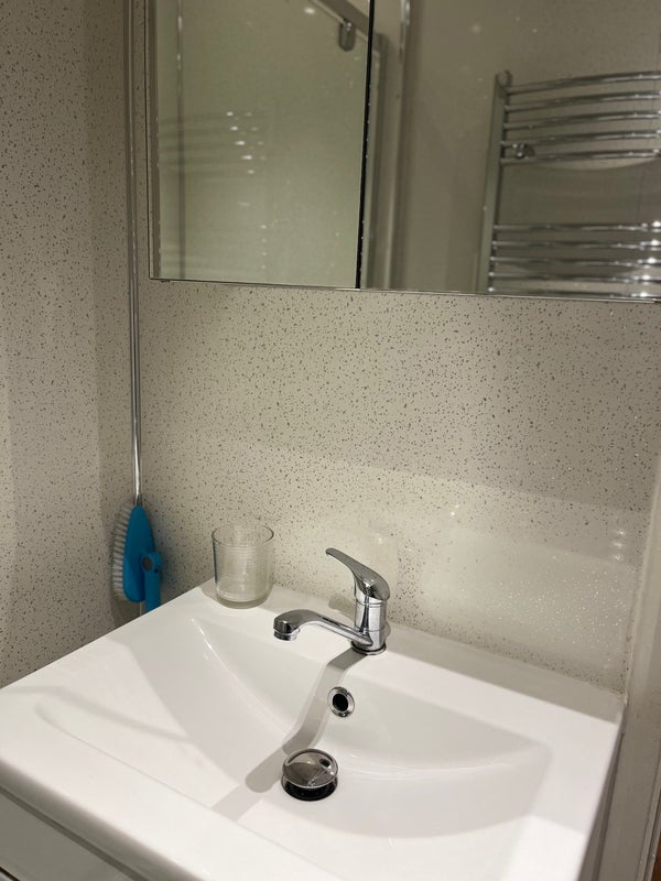 Room Arnesby Road in Nottingham