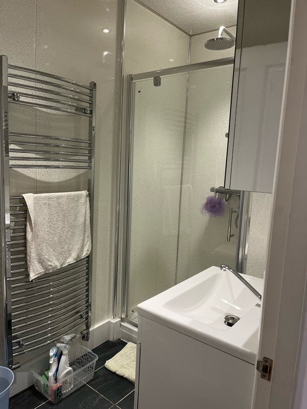 Room Arnesby Road in Nottingham