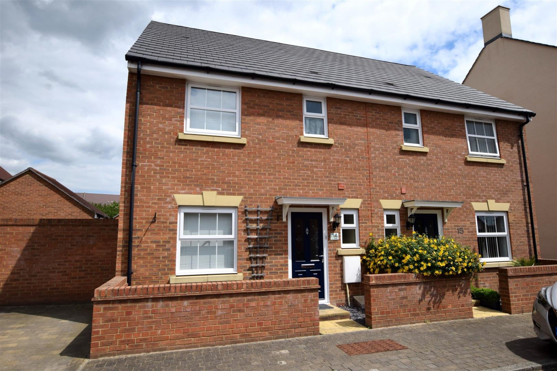 House Horsley Close in Blunsdon St Andrew