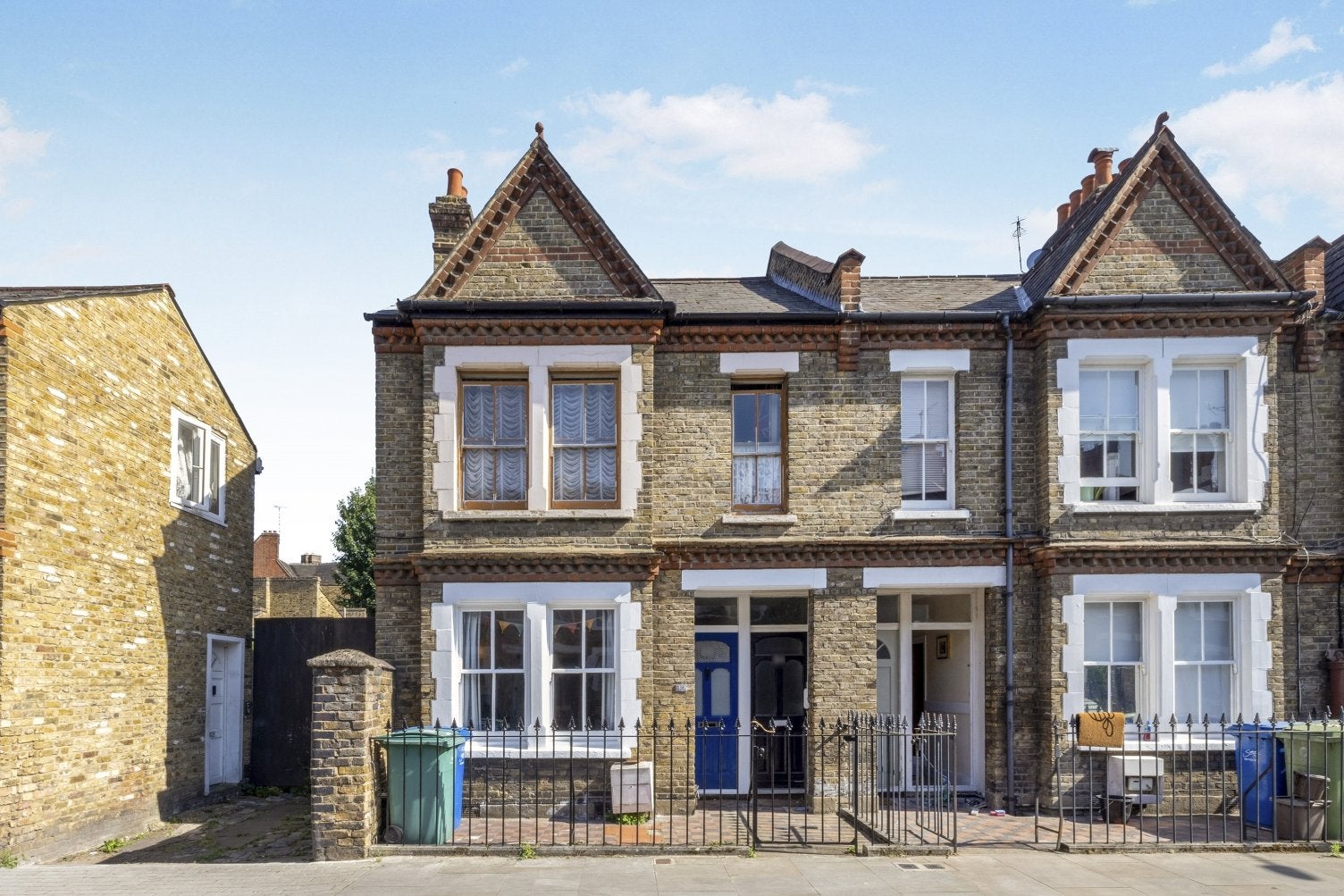 House Inville Road in Greater London