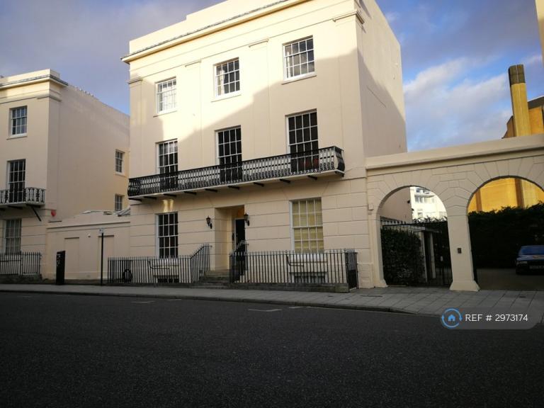 Flat Carlton Crescent in Southampton