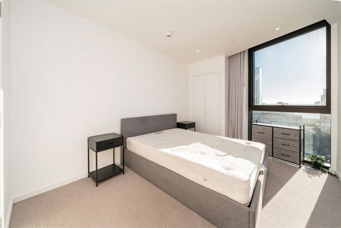 Flat Limehouse Causeway in Greater London