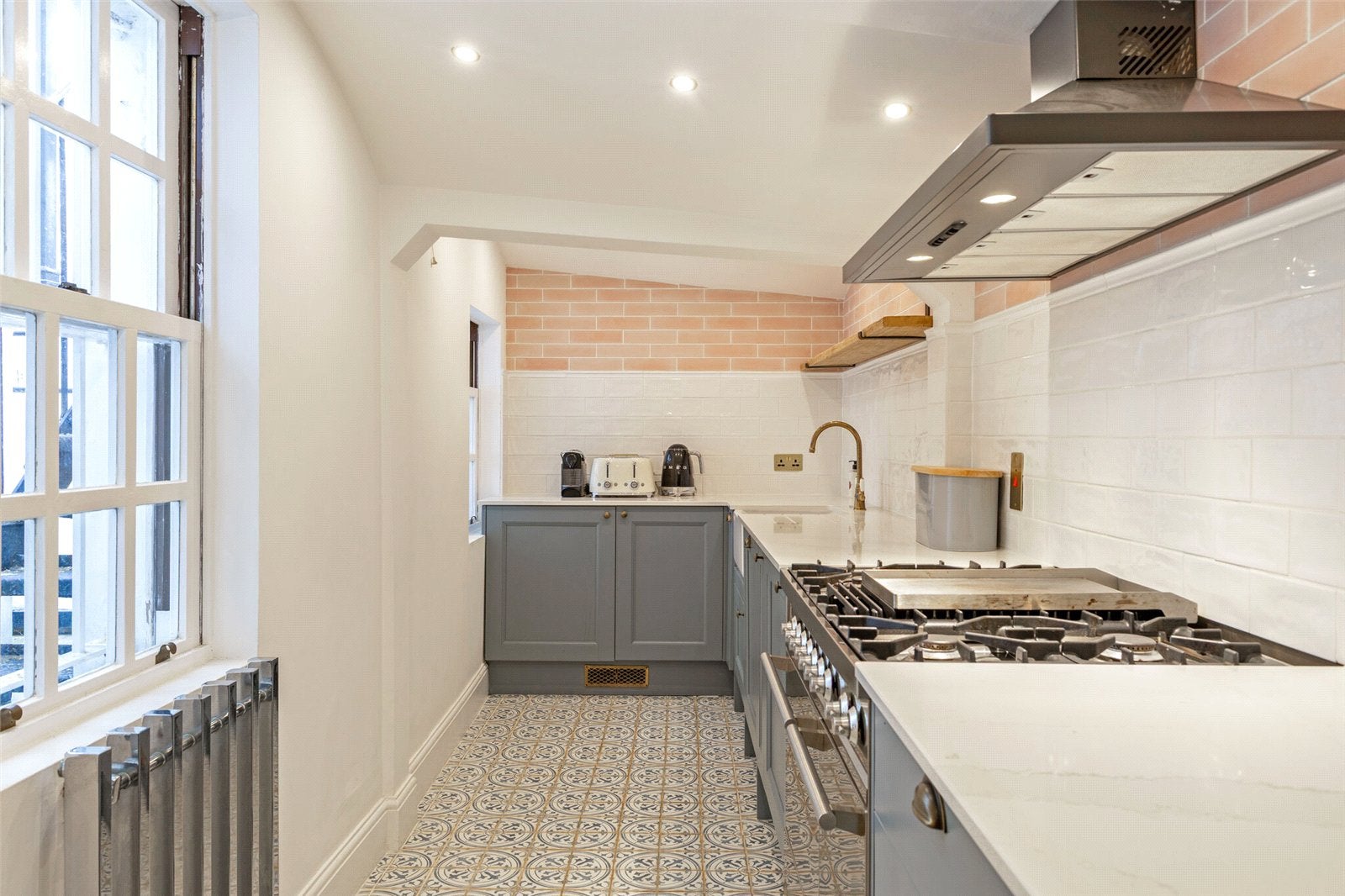 Flat Cornwall Gardens in Greater London